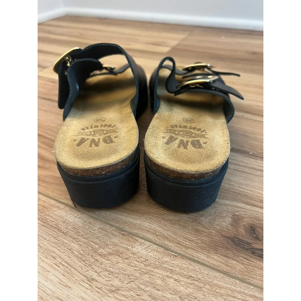 DNA Footwear dna mind